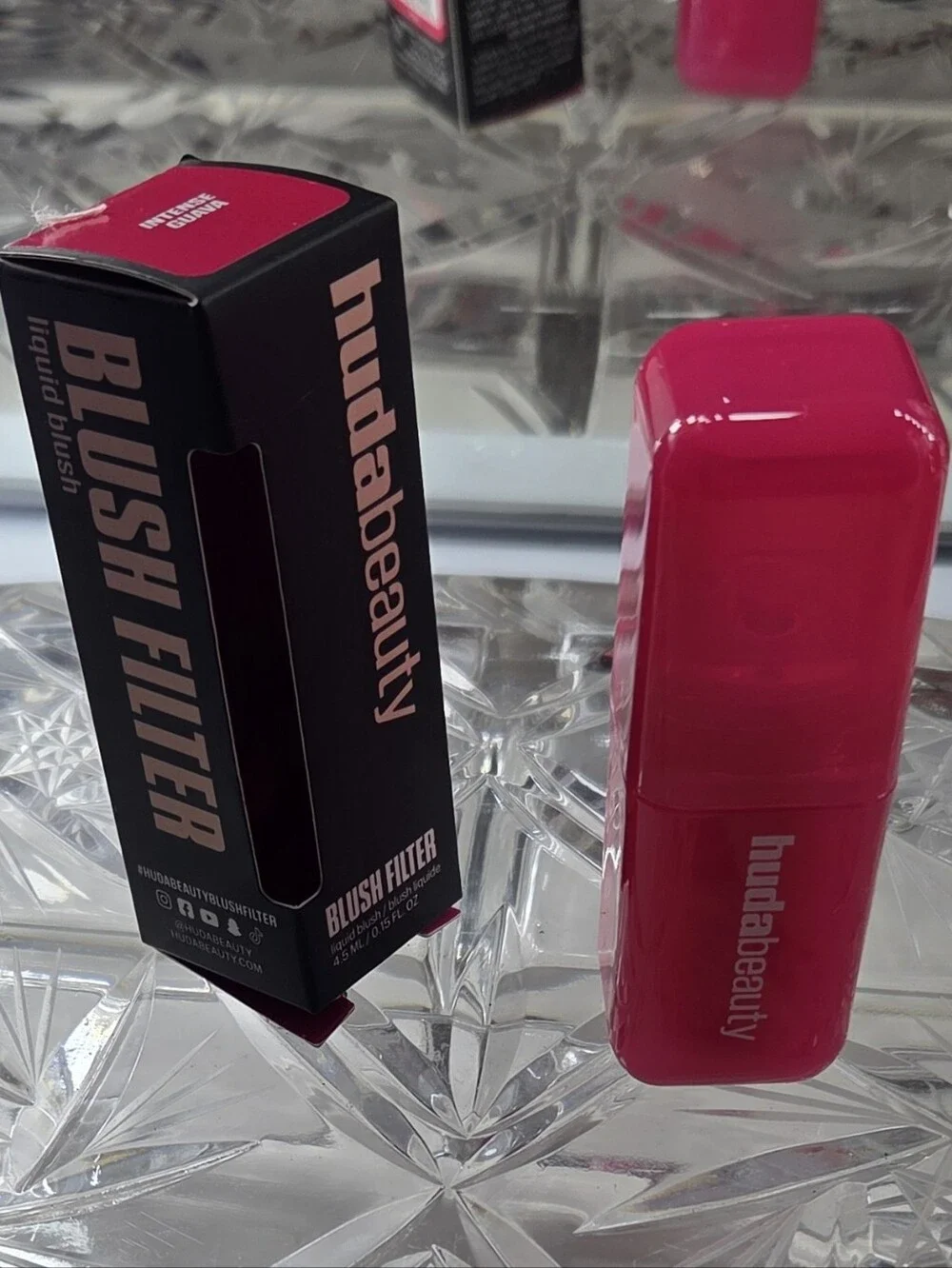 HUDA BEAUTY Blush Filter Soft Glow Liquid Blush in the shade Intense Guava
